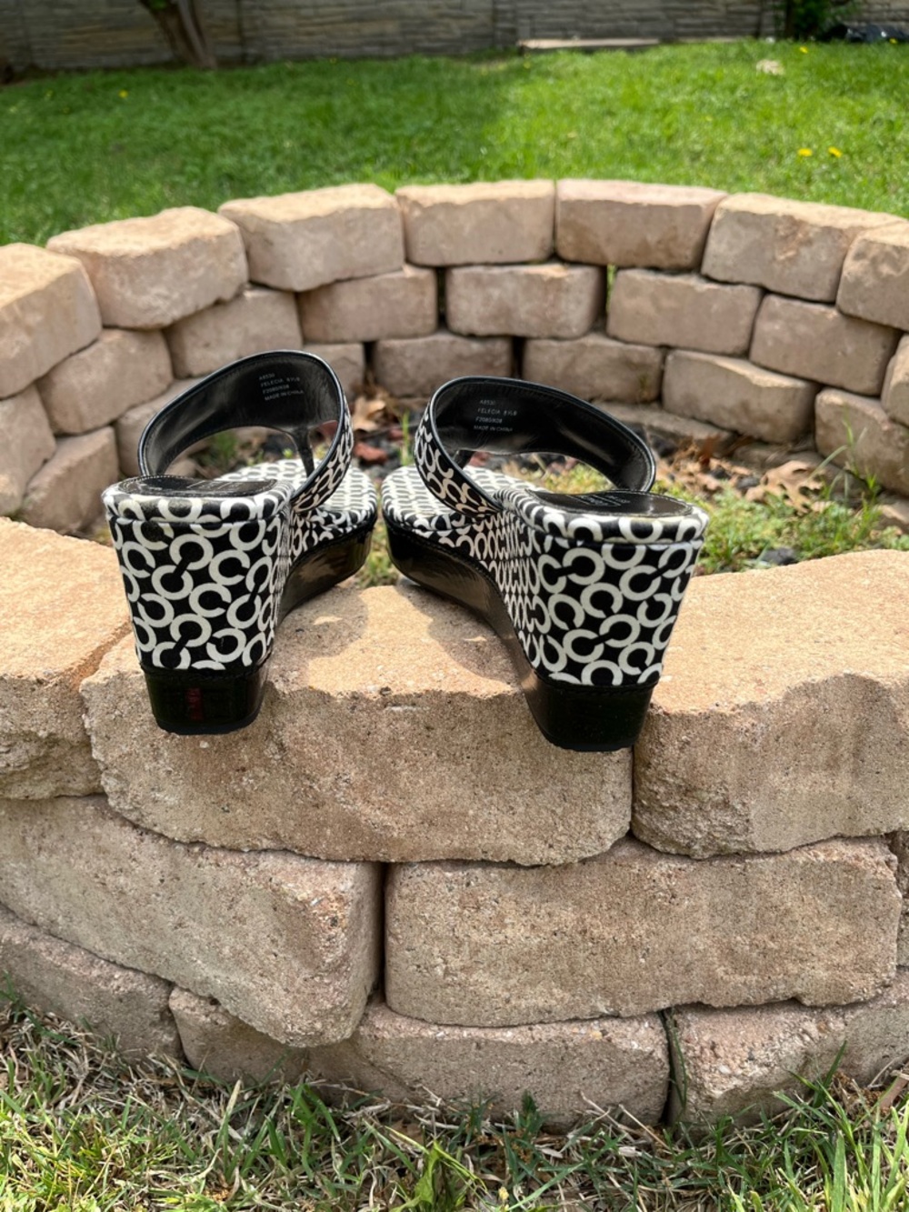 Coach Felicia Wedge Black & White Logo Platform Sandals Size 8.5 - Picture 4 of 6